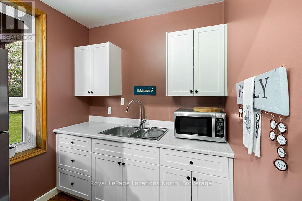 105 Craig Street, North Middlesex, Ontario  N0M 1A0 - Photo 19 - X13745452