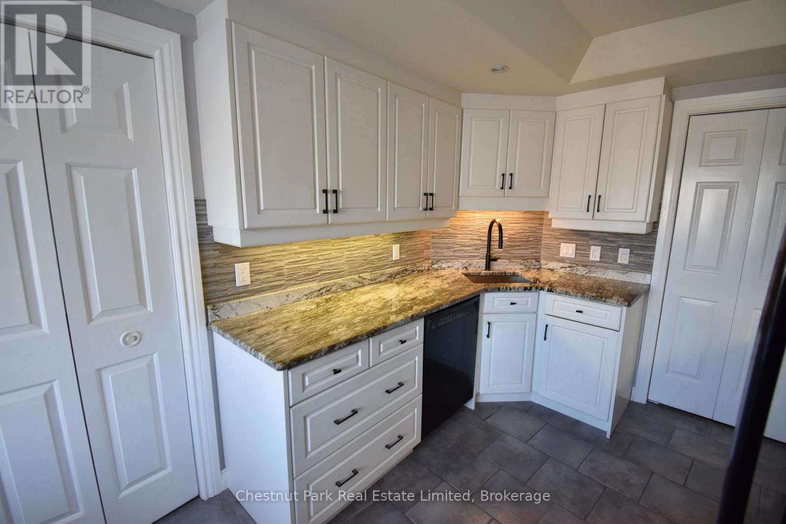 1001 - 2 South Front Street, Belleville, Ontario  K8N 5K7 - Photo 12 - X13745430