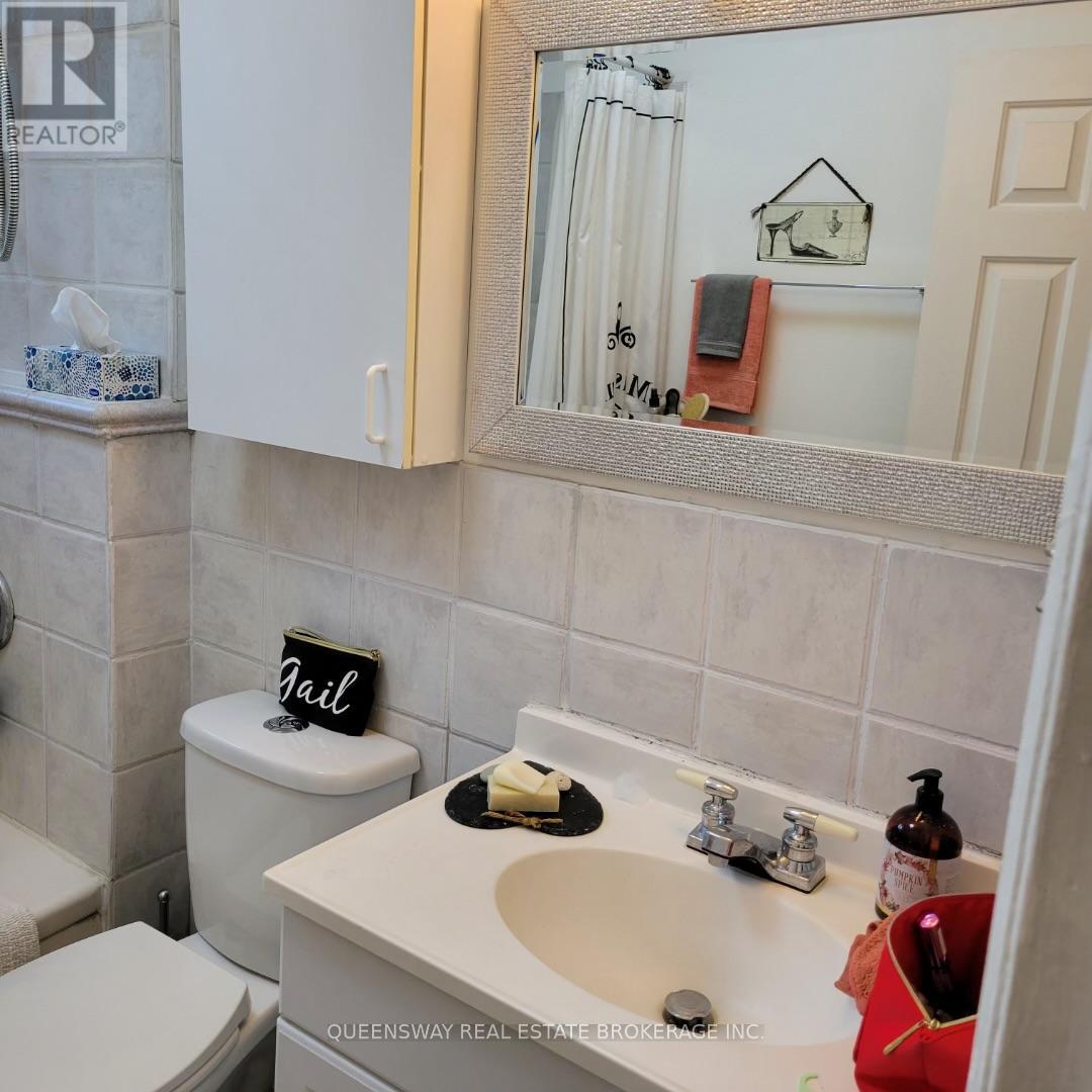 705 Danforth Avenue, Toronto, Ontario  M4J 1L2 - Photo 7 - E13745498