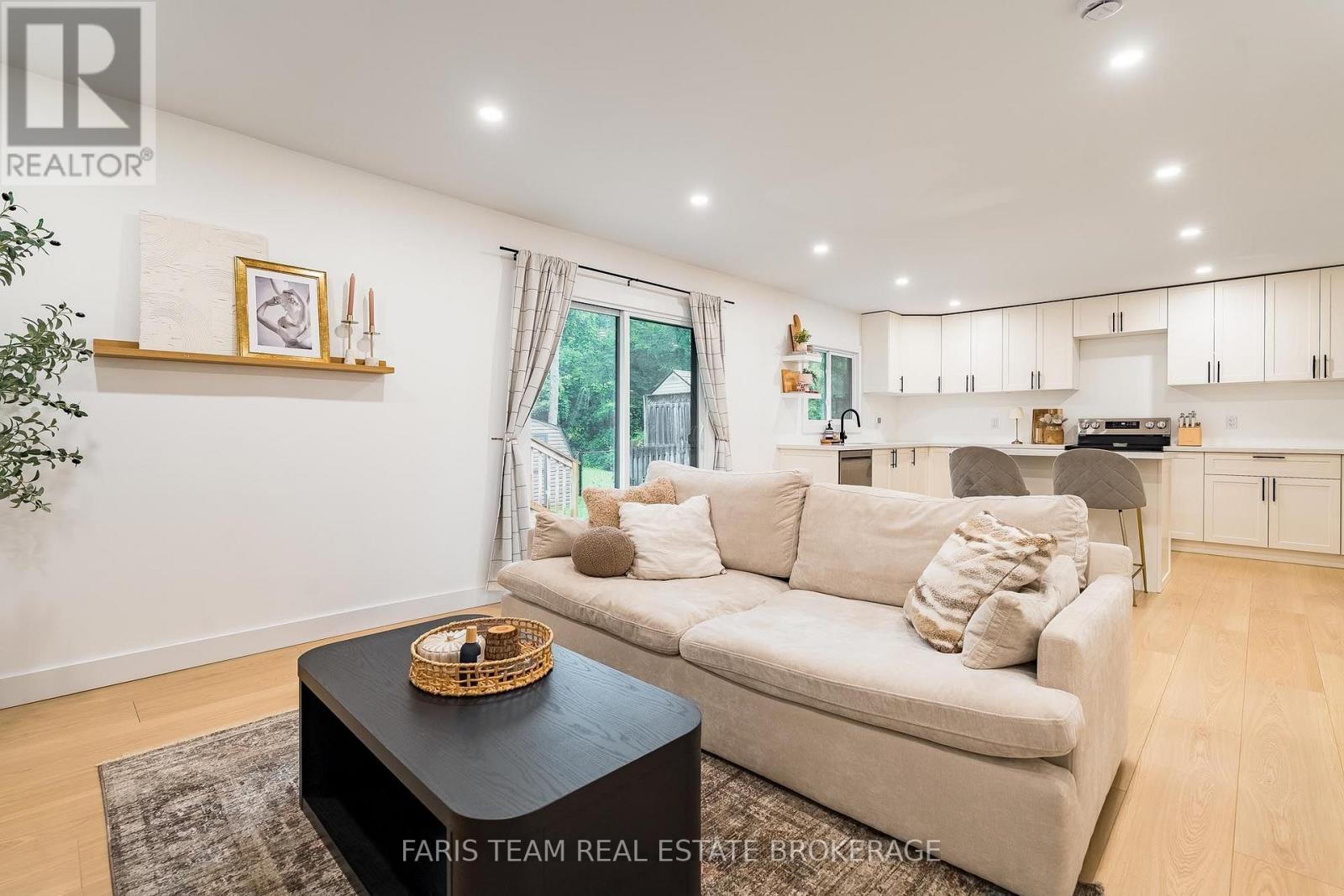 47 Sandsprings Crescent, Essa (Angus), Ontario  L0M 1B0 - Photo 12 - N13745342