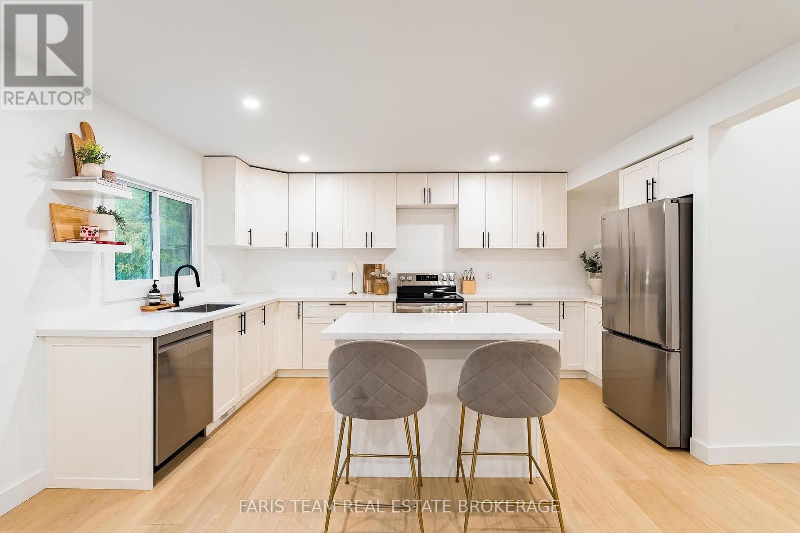 47 Sandsprings Crescent, Essa (Angus), Ontario  L0M 1B0 - Photo 6 - N13745342