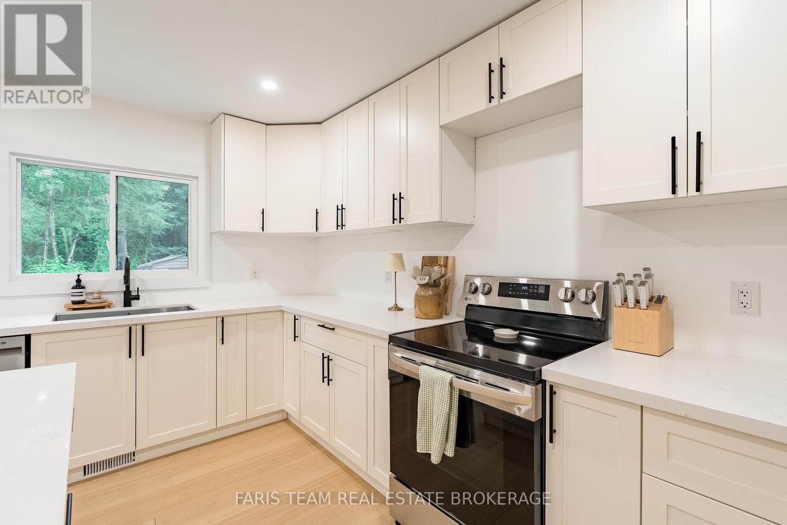 47 Sandsprings Crescent, Essa (Angus), Ontario  L0M 1B0 - Photo 9 - N13745342