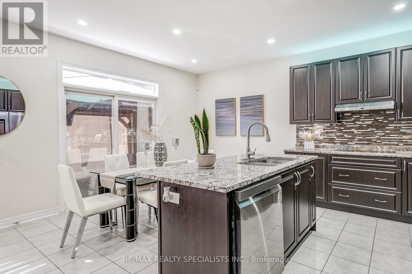 18 Rogers Trail, Bradford West Gwillimbury (Bradford), Ontario  L3Z 0G4 - Photo 12 - N13745378
