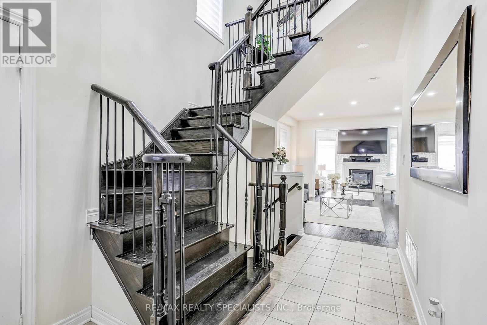18 Rogers Trail, Bradford West Gwillimbury (Bradford), Ontario  L3Z 0G4 - Photo 3 - N13745378
