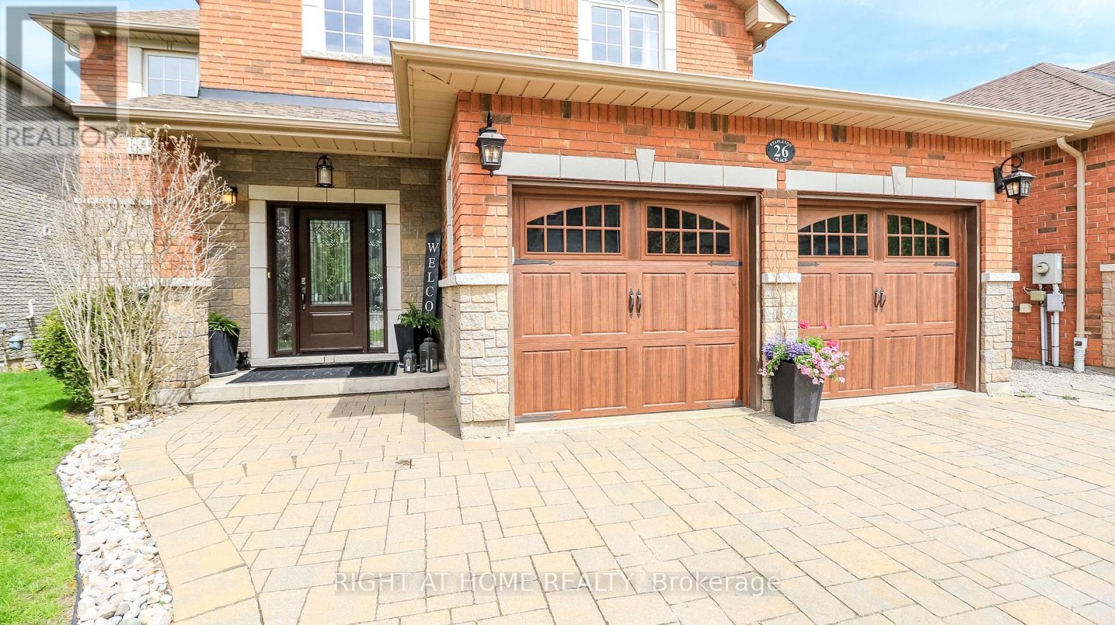 26 Stapleton Place, Barrie (Ardagh), Ontario  L4N 5Z3 - Photo 2 - S13745286
