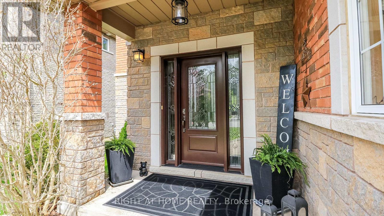 26 Stapleton Place, Barrie (Ardagh), Ontario  L4N 5Z3 - Photo 3 - S13745286