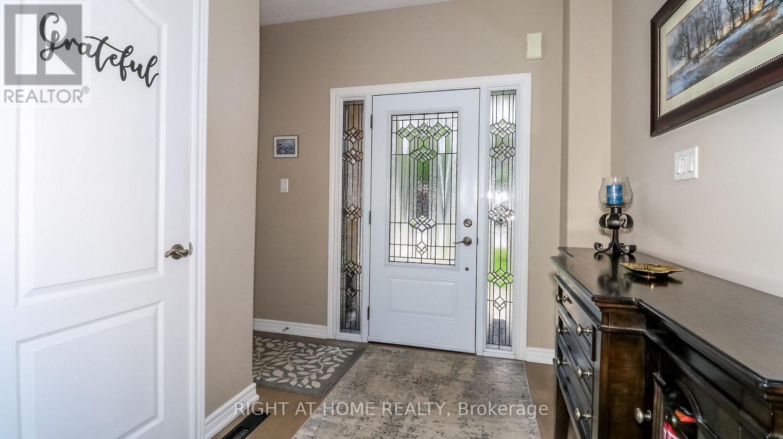 26 Stapleton Place, Barrie (Ardagh), Ontario  L4N 5Z3 - Photo 4 - S13745286