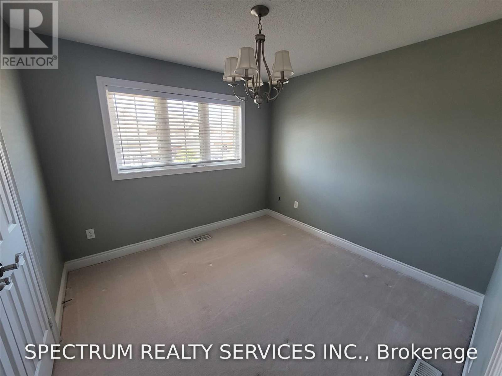 7 Charlemagne Avenue, Barrie (Innis-Shore), Ontario  L4M 0A9 - Photo 10 - S13745444