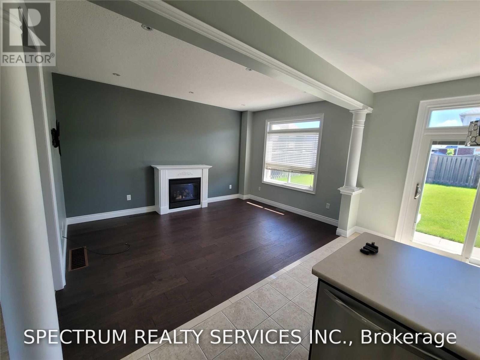 7 Charlemagne Avenue, Barrie (Innis-Shore), Ontario  L4M 0A9 - Photo 3 - S13745444
