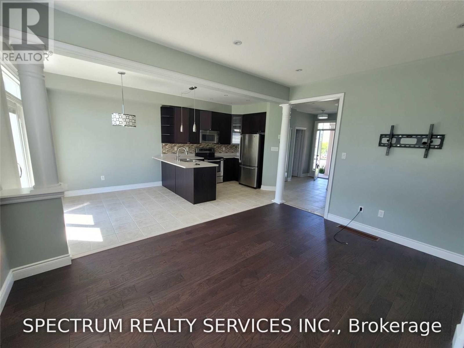 7 Charlemagne Avenue, Barrie (Innis-Shore), Ontario  L4M 0A9 - Photo 4 - S13745444