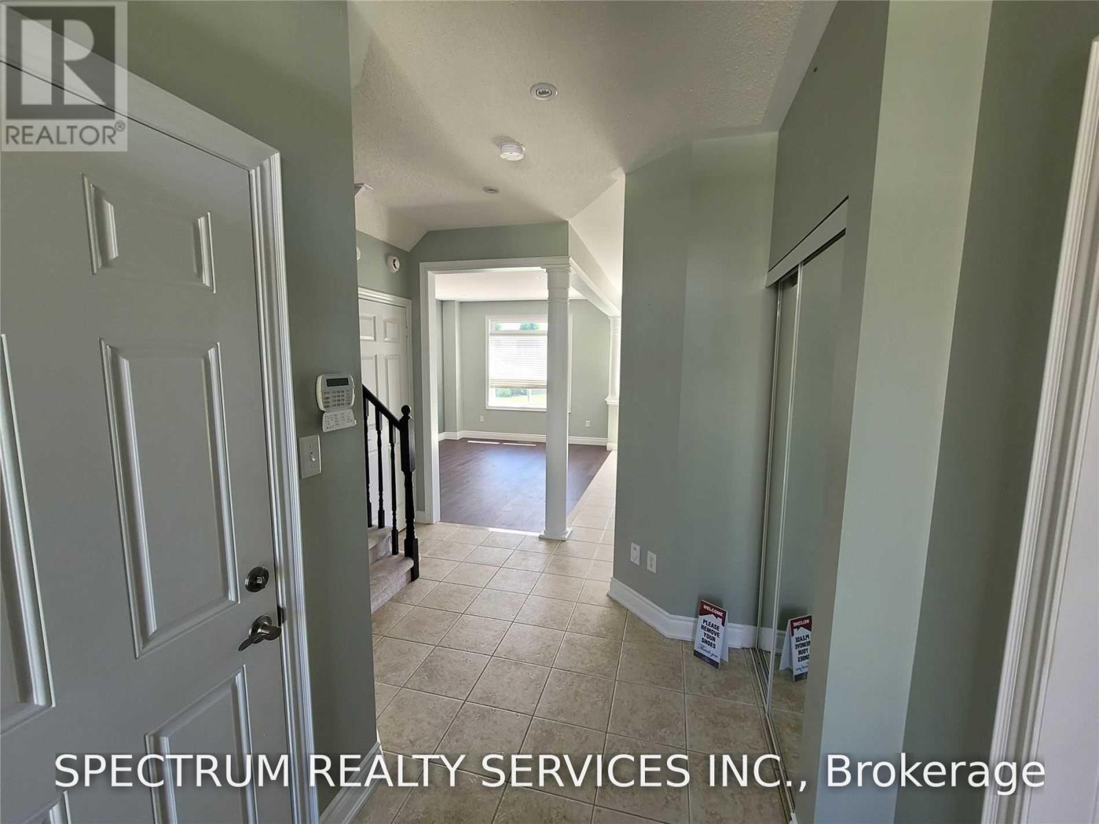 7 Charlemagne Avenue, Barrie (Innis-Shore), Ontario  L4M 0A9 - Photo 5 - S13745444