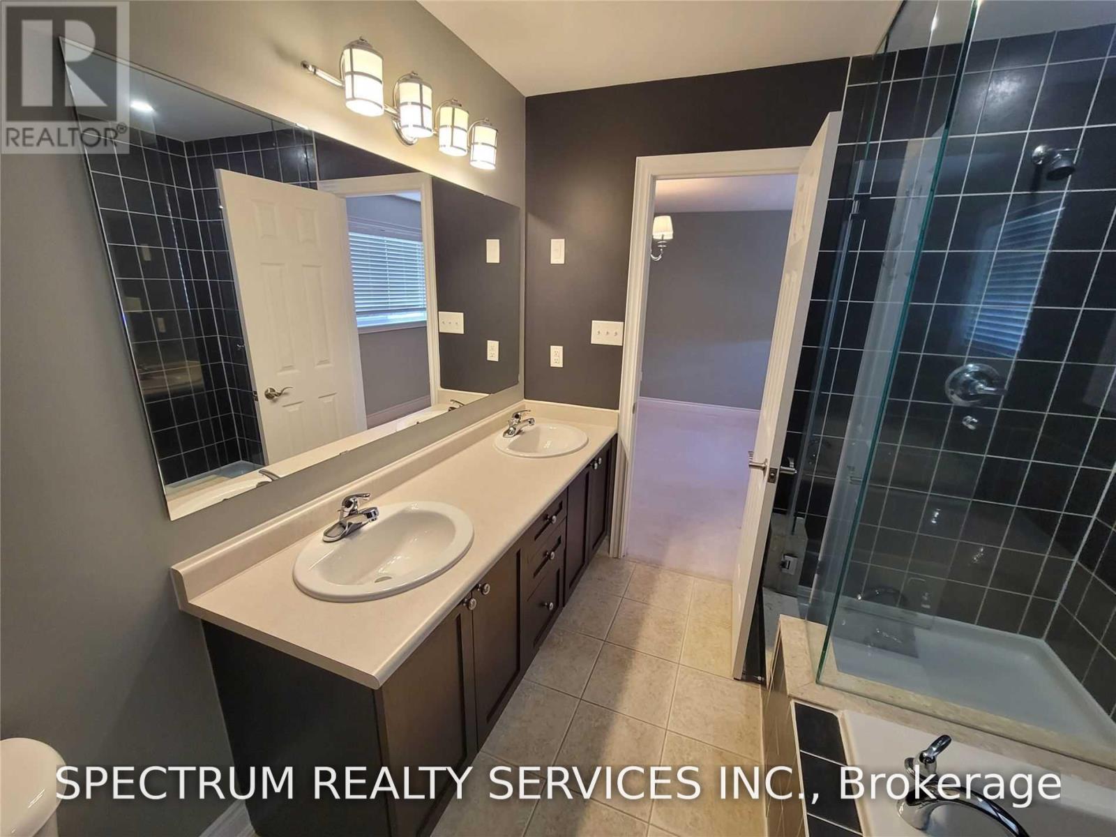 7 Charlemagne Avenue, Barrie (Innis-Shore), Ontario  L4M 0A9 - Photo 8 - S13745444