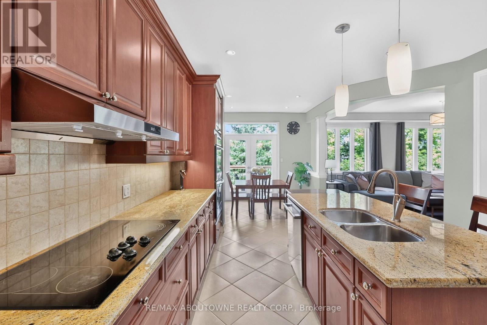 2269 Whitworth Drive, Oakville, Ontario  L6M 0B5 - Photo 13 - W13745266