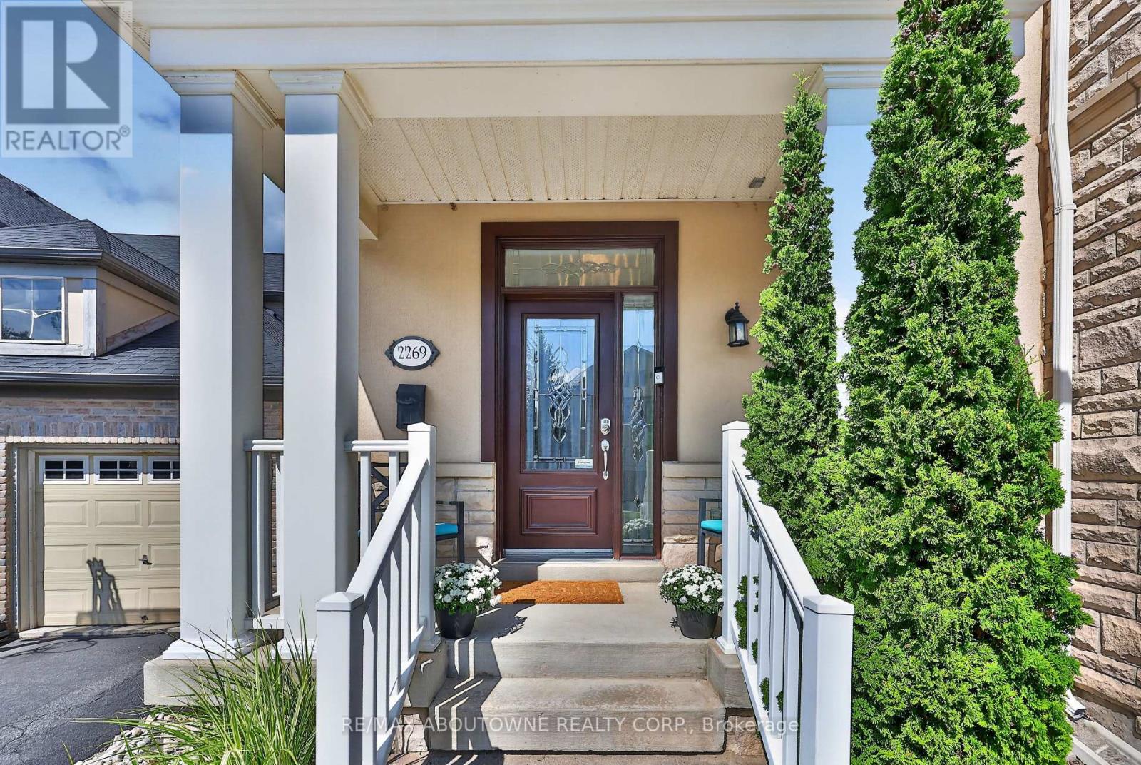 2269 Whitworth Drive, Oakville, Ontario  L6M 0B5 - Photo 3 - W13745266