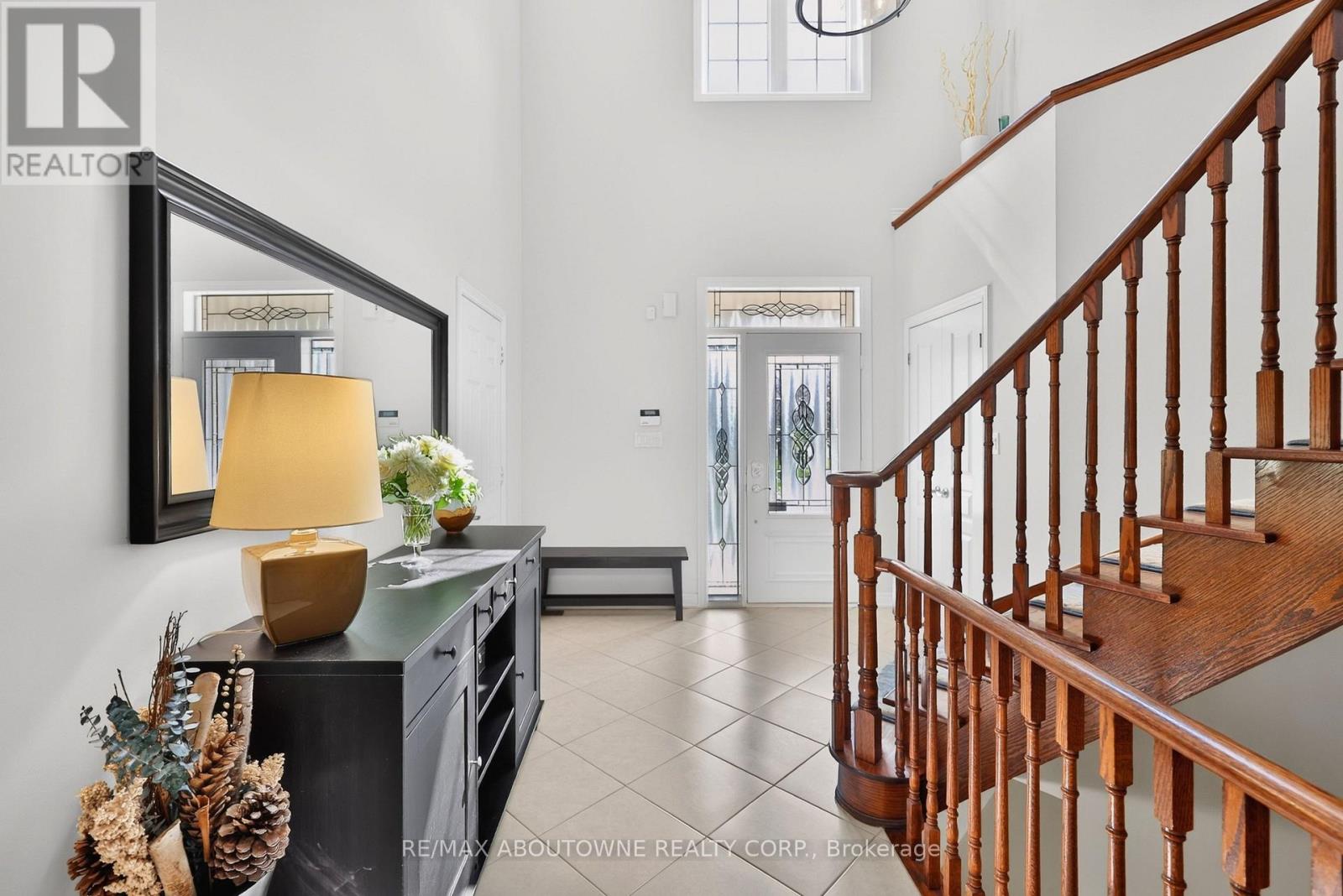 2269 Whitworth Drive, Oakville, Ontario  L6M 0B5 - Photo 5 - W13745266