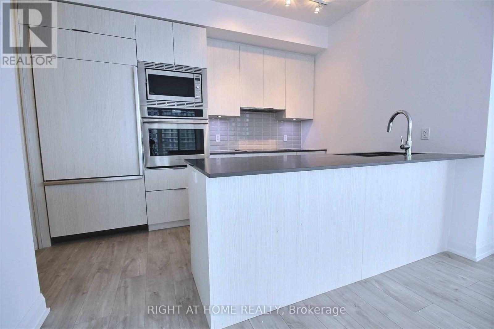 1703 - 56 ANNIE CRAIG DRIVE, Toronto, Ontario
