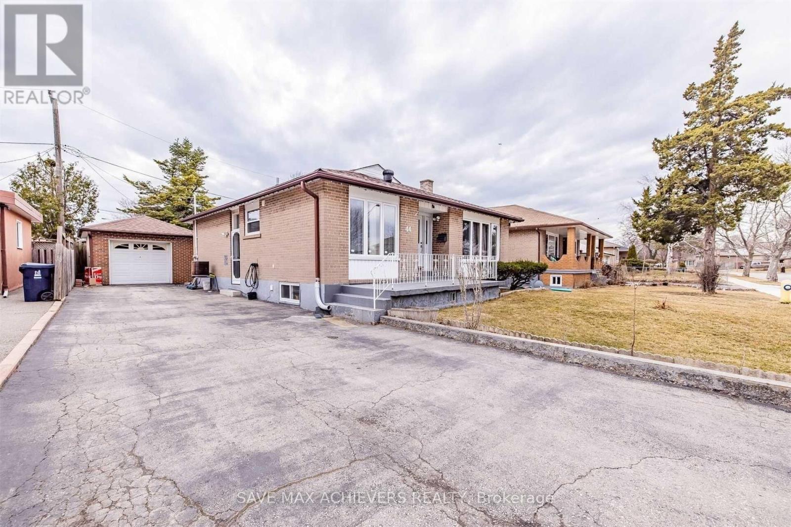 44 Strathavon Drive, Toronto, Ontario  M9V 2H6 - Photo 2 - W13745284