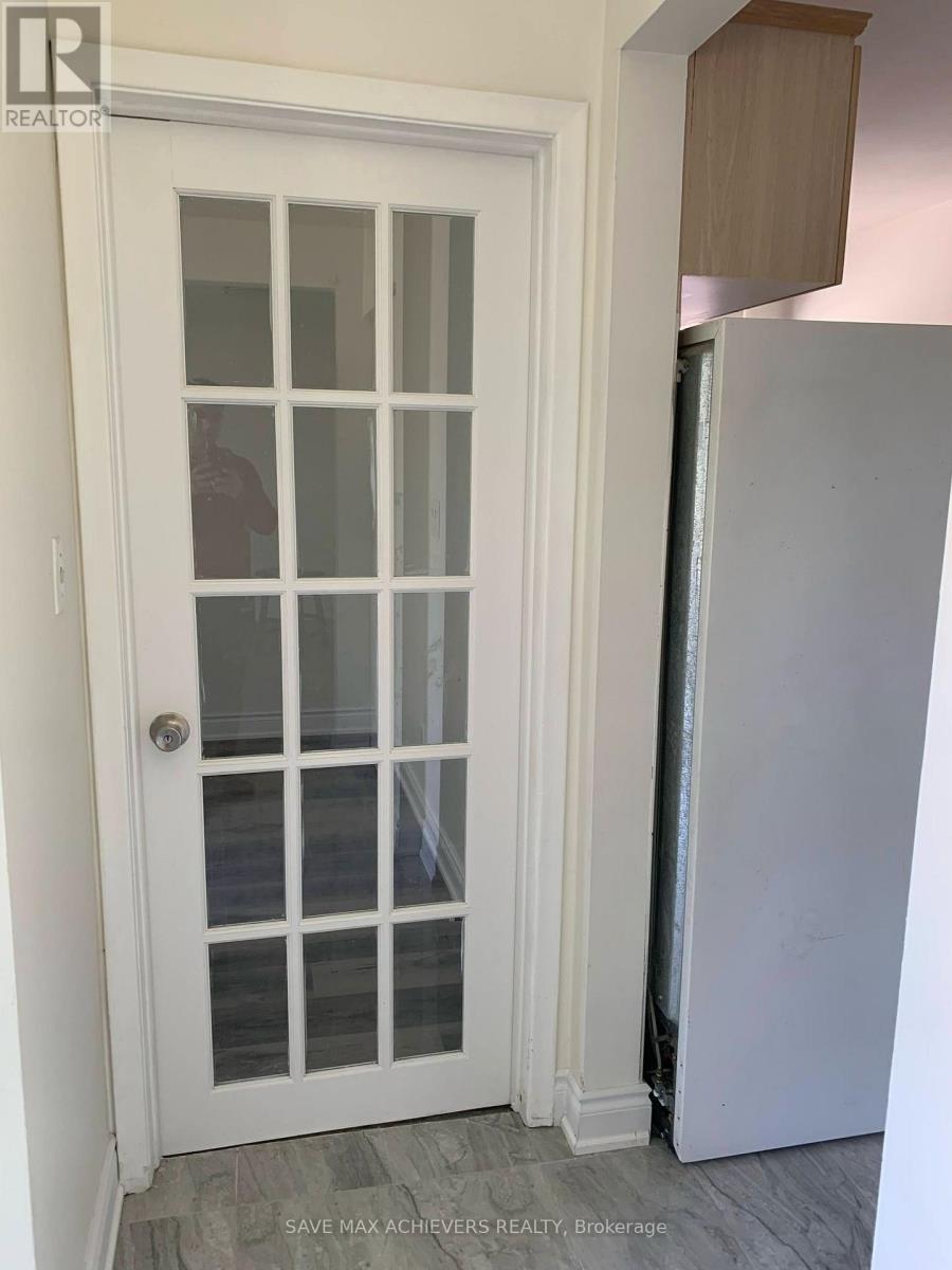 44 Strathavon Drive, Toronto, Ontario  M9V 2H6 - Photo 7 - W13745284