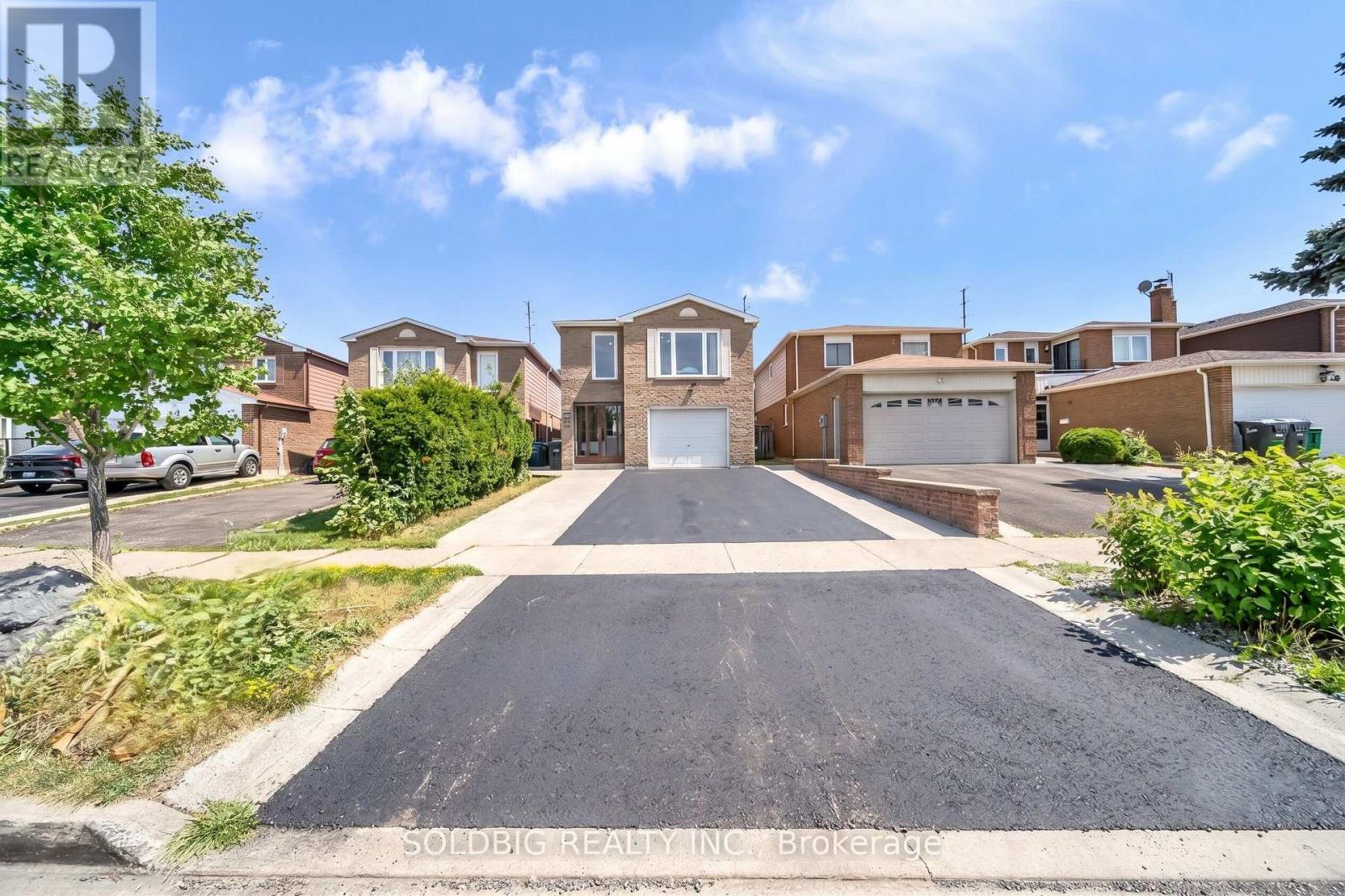 76 Banting Crescent, Brampton, Ontario  L6Y 2K9 - Photo 1 - W13745386