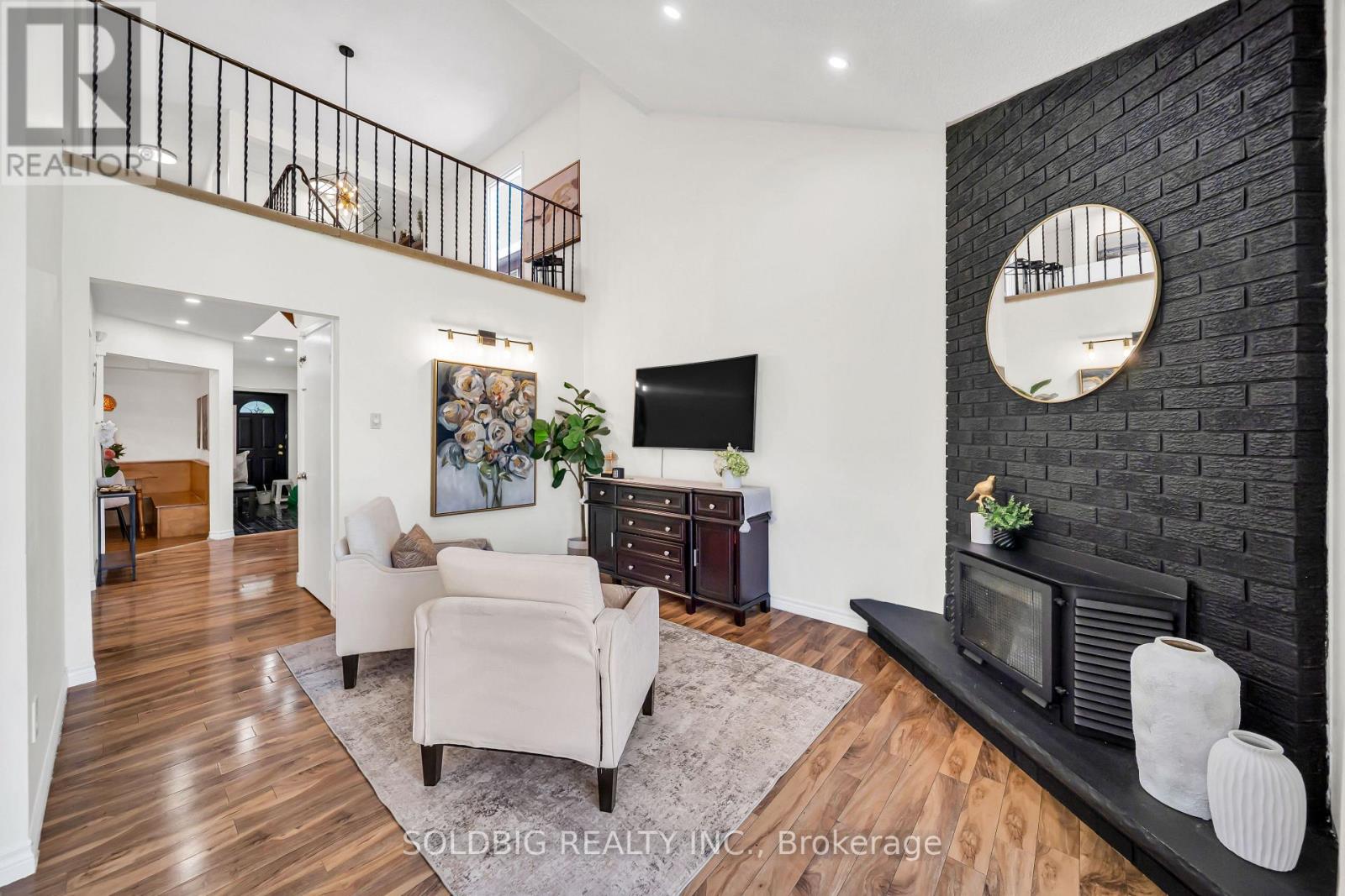 76 Banting Crescent, Brampton, Ontario  L6Y 2K9 - Photo 4 - W13745386