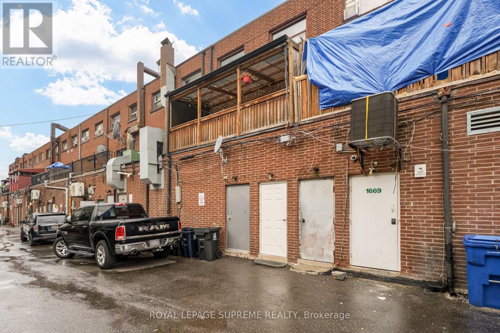 1671 St Clair Avenue W, Toronto, Ontario  M6N 1H9 - Photo 11 - W13745488