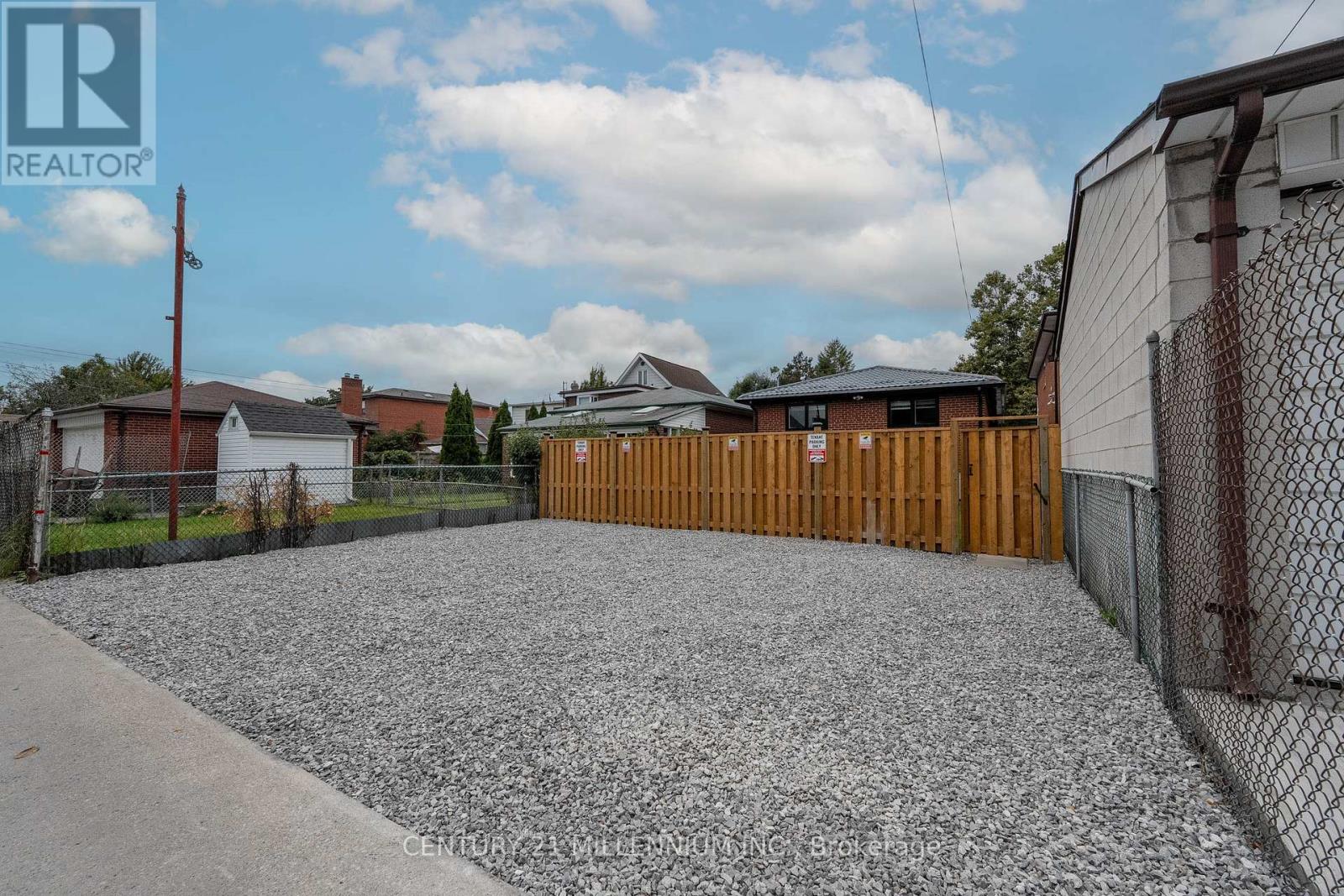 C - 31 Mariposa Avenue, Toronto, Ontario  M6N 4A1 - Photo 18 - W13745534