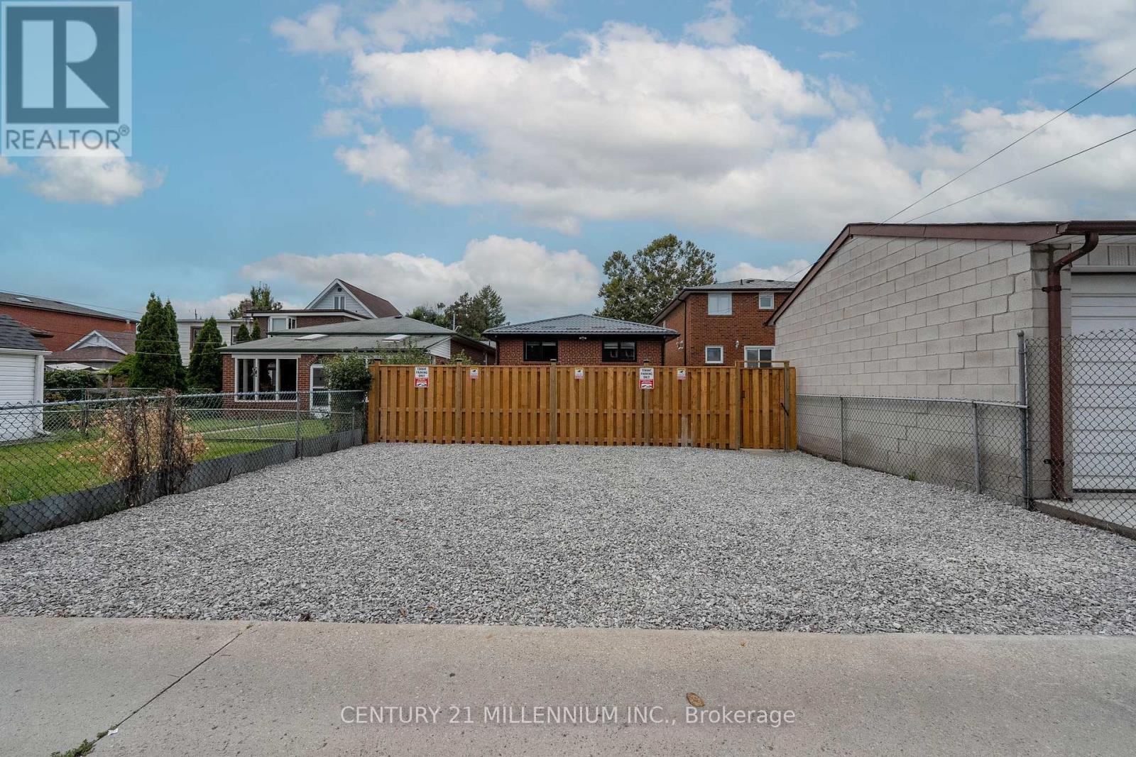 C - 31 Mariposa Avenue, Toronto, Ontario  M6N 4A1 - Photo 19 - W13745534