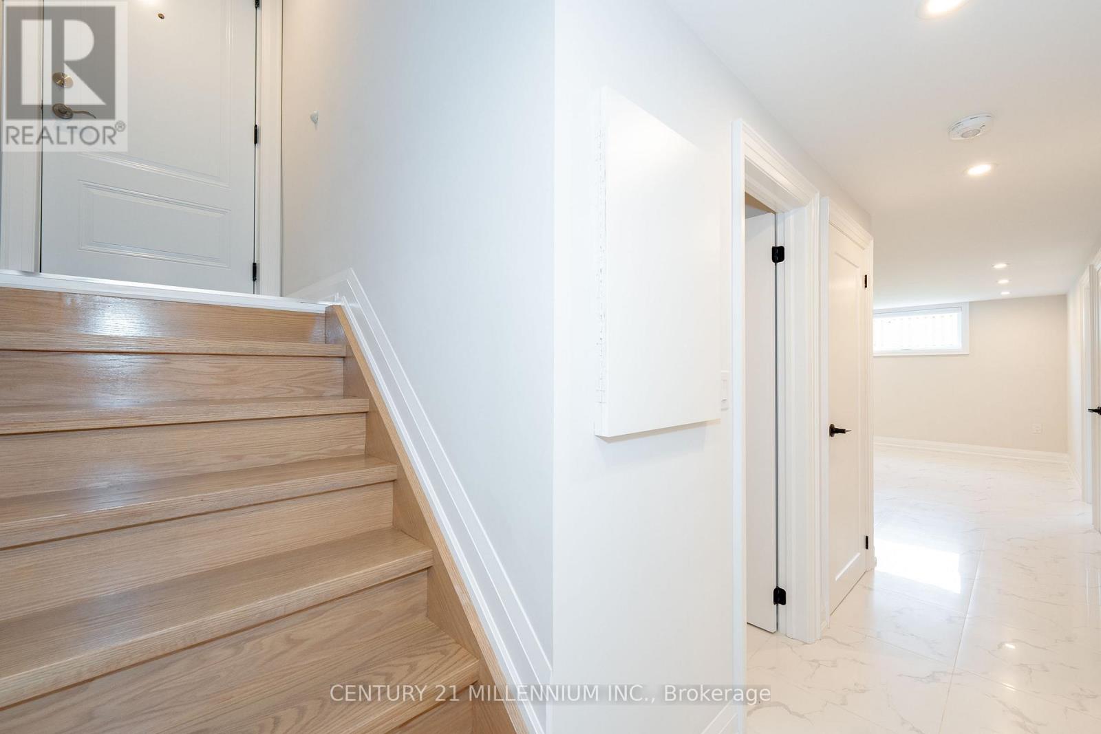 C - 31 Mariposa Avenue, Toronto, Ontario  M6N 4A1 - Photo 3 - W13745534
