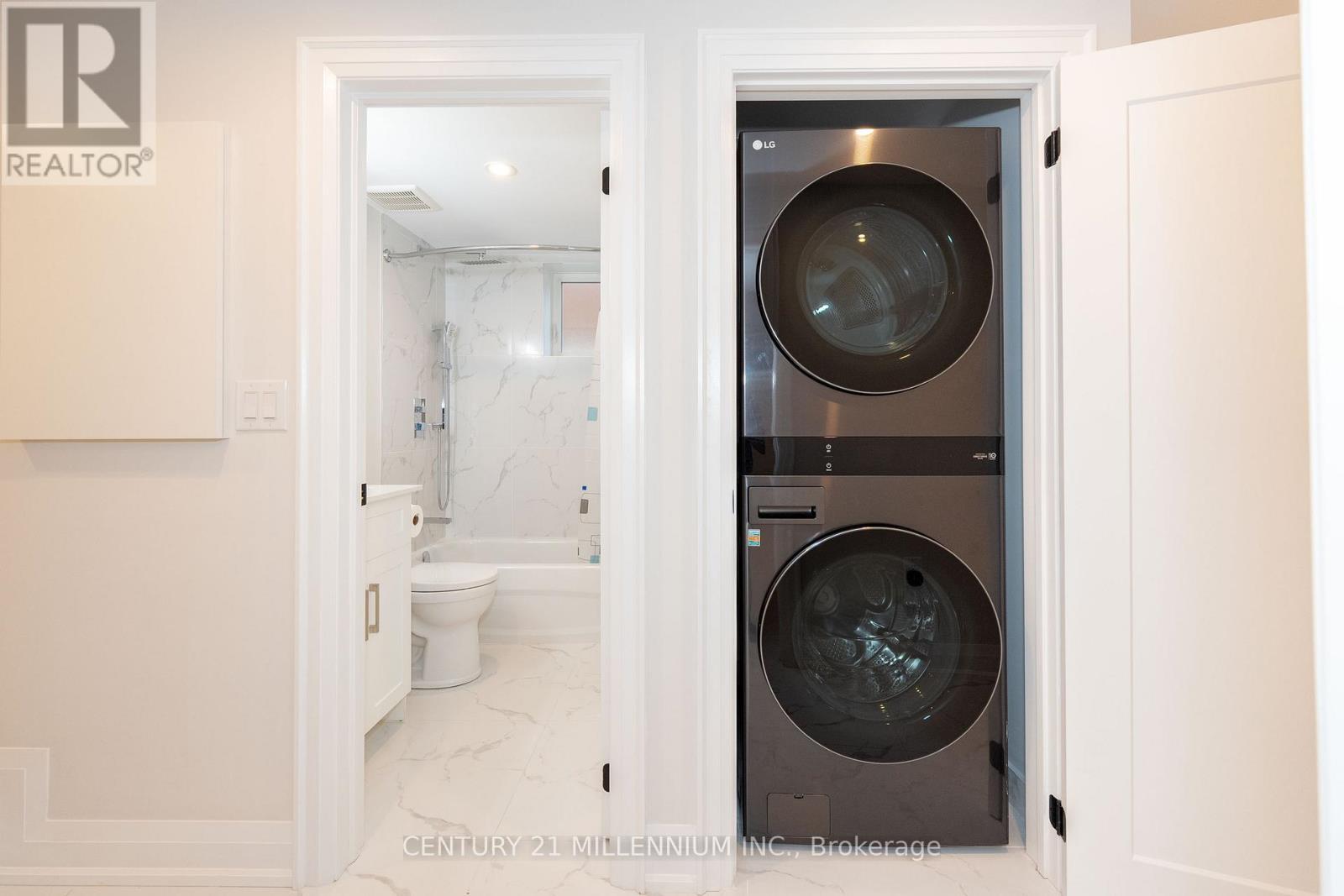 C - 31 Mariposa Avenue, Toronto, Ontario  M6N 4A1 - Photo 8 - W13745534