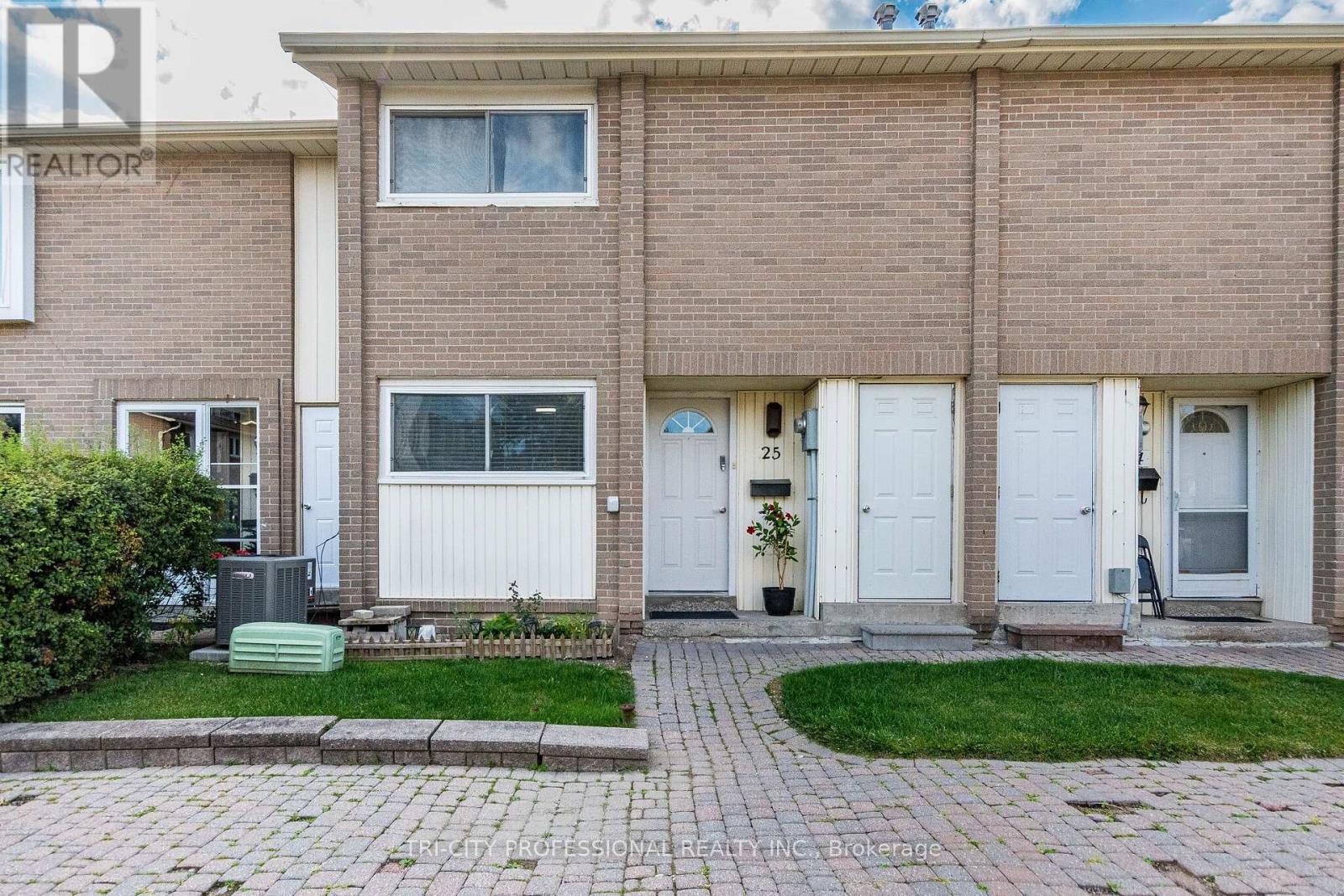 25 Craigleigh Crescent, Brampton, Ontario  L6T 2E3 - Photo 3 - W13745542