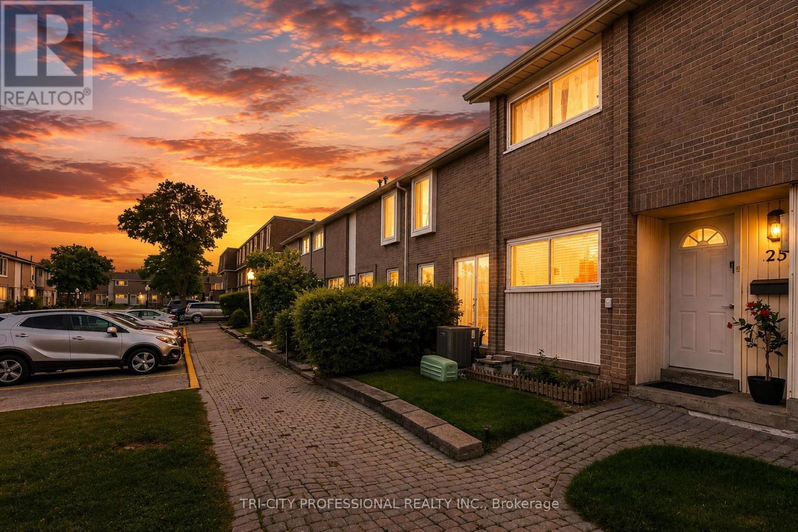 25 Craigleigh Crescent, Brampton, Ontario  L6T 2E3 - Photo 5 - W13745542