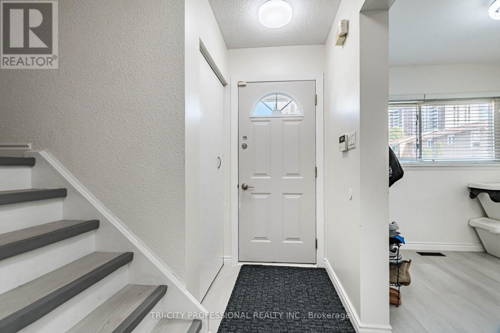 25 Craigleigh Crescent, Brampton, Ontario  L6T 2E3 - Photo 8 - W13745542