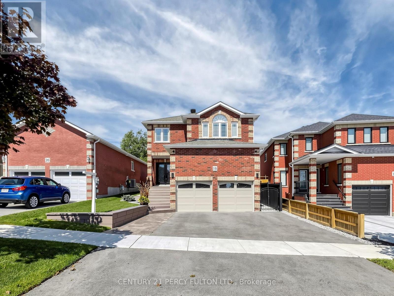 18 Wyman Crescent, Bradford West Gwillimbury, Ontario L3Z 3J5 - Photo 2 - N13739268