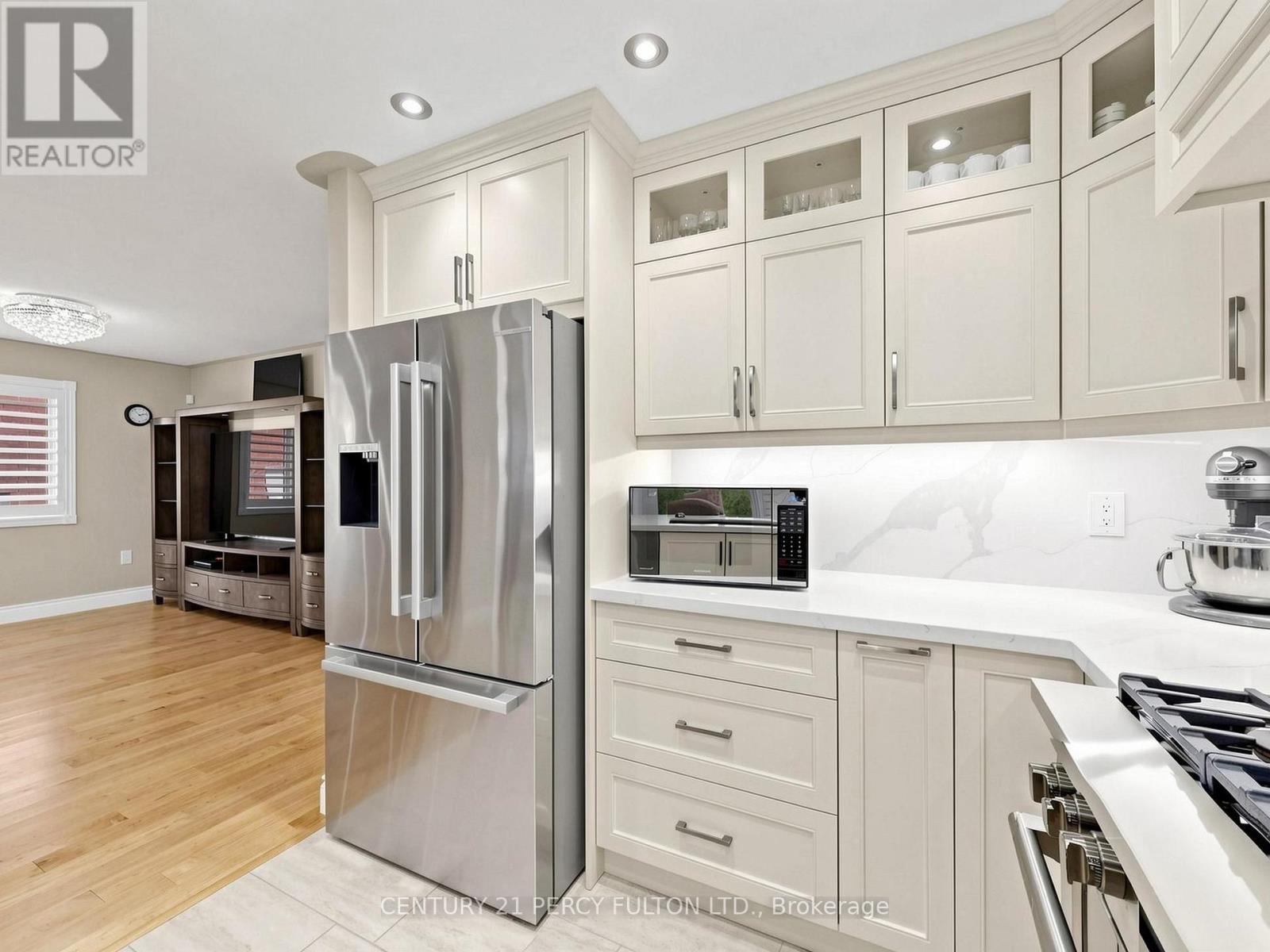 18 Wyman Crescent, Bradford West Gwillimbury, Ontario L3Z 3J5 - Photo 7 - N13739268