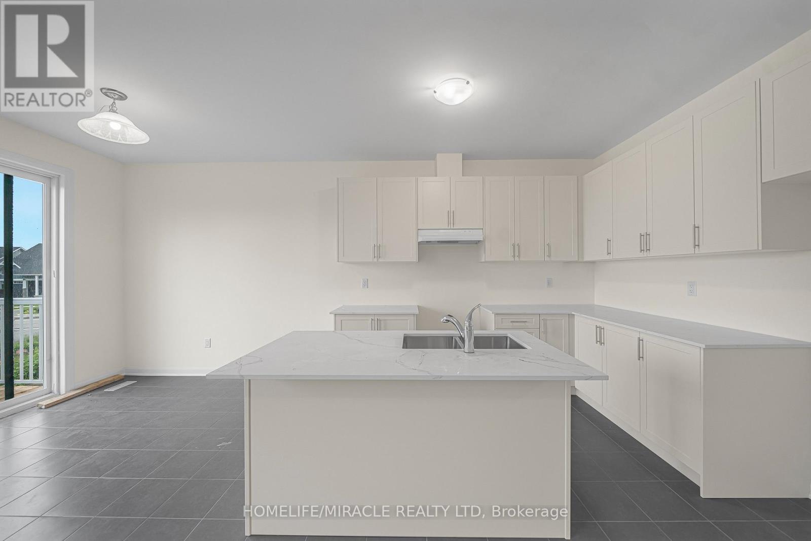 8 Royal Oak Crescent, Loyalist, Ontario  K0H 1G0 - Photo 16 - X13745366