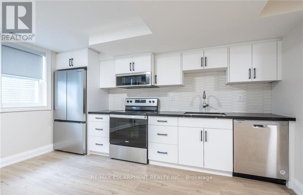 D - 80 Irene Avenue, Hamilton, Ontario L8G 2B2 - Photo 2 - X13745368