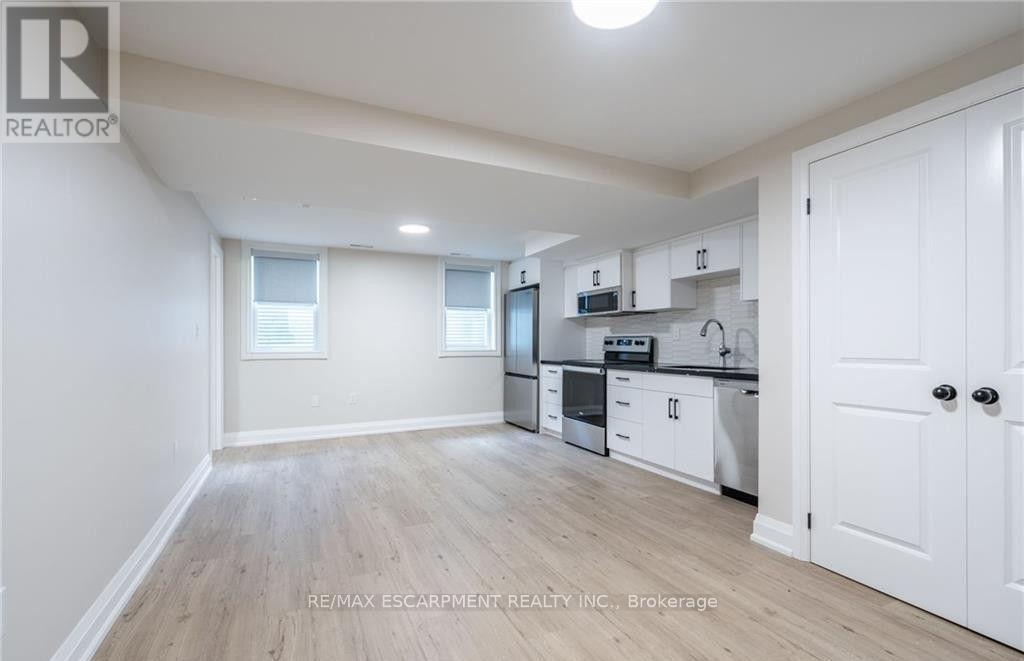 D - 80 Irene Avenue, Hamilton, Ontario L8G 2B2 - Photo 3 - X13745368