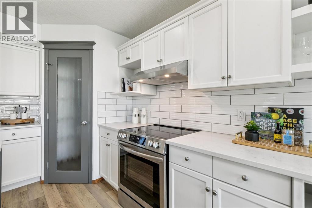 2020 Bridlemeadows Manor Sw, Calgary, Alberta  T2Y 4R9 - Photo 13 - A2340373