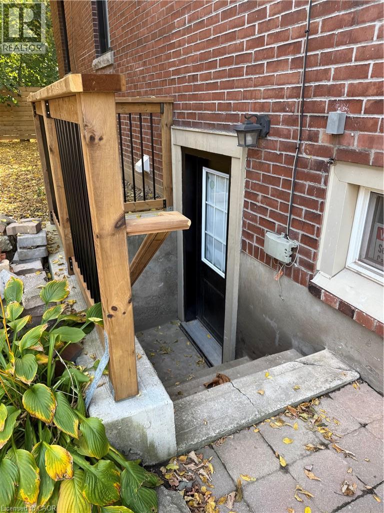 17 Inverness Avenue W Unit# Lower, Hamilton, Ontario  L9C 1A1 - Photo 2 - 40860478