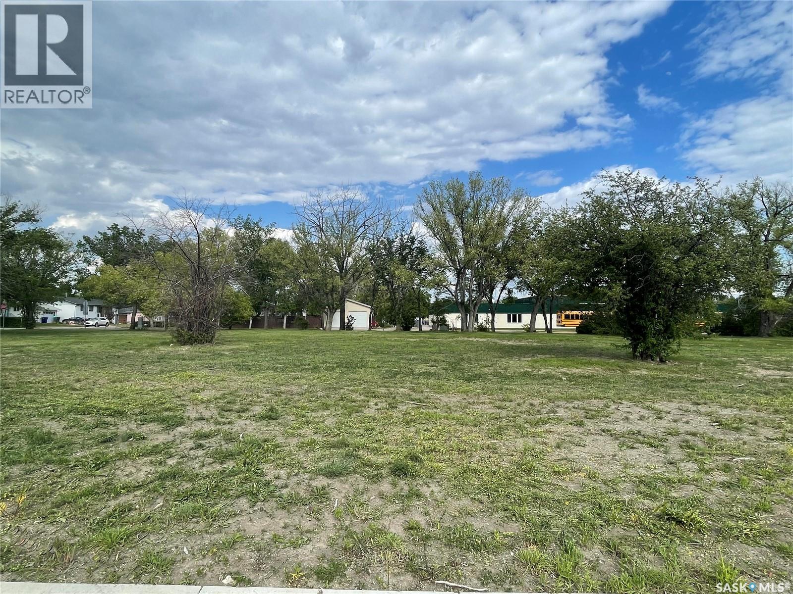 40 Kenney Crescent, Weyburn, Saskatchewan  S4H 1L3 - Photo 2 - SK047562