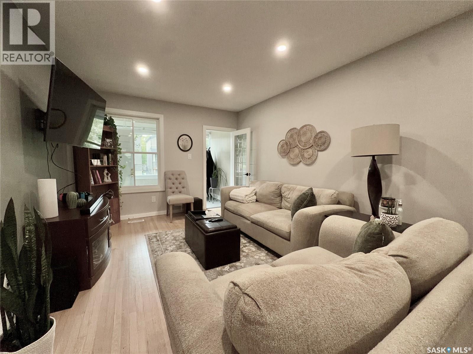 1449 Mcintosh Street, Regina, Saskatchewan  S4T 5C4 - Photo 3 - SK047553