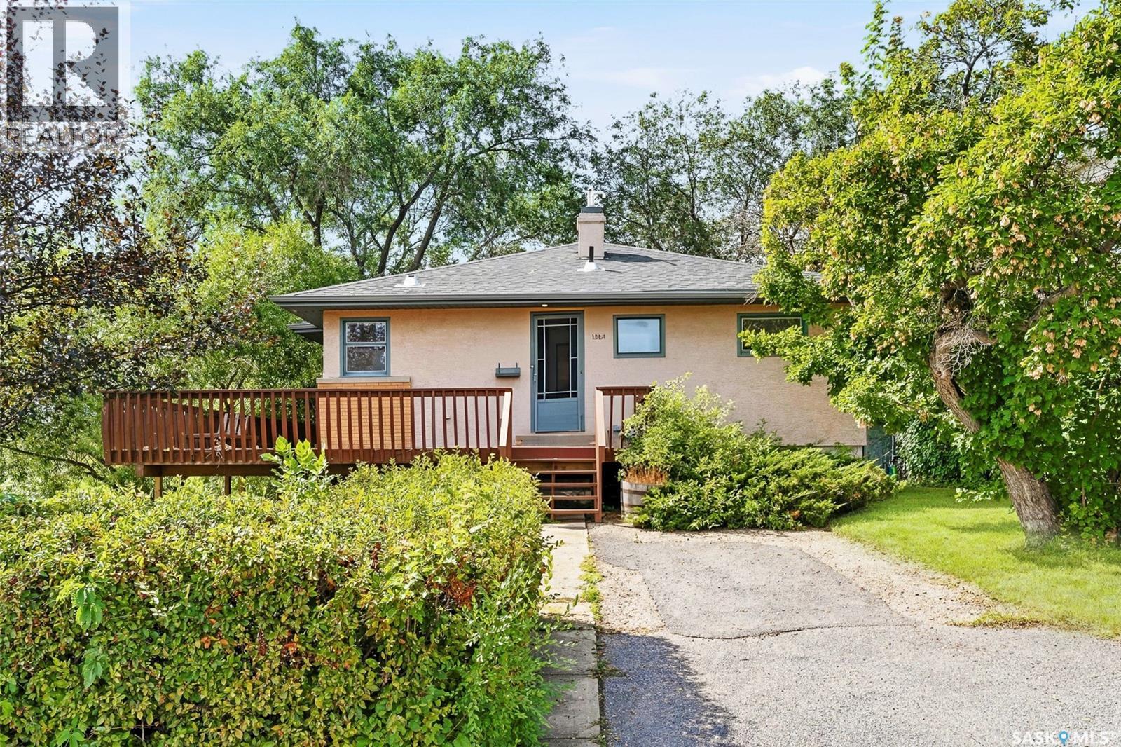 1564 Horace Street, Regina, Saskatchewan  S4T 5M1 - Photo 2 - SK047492
