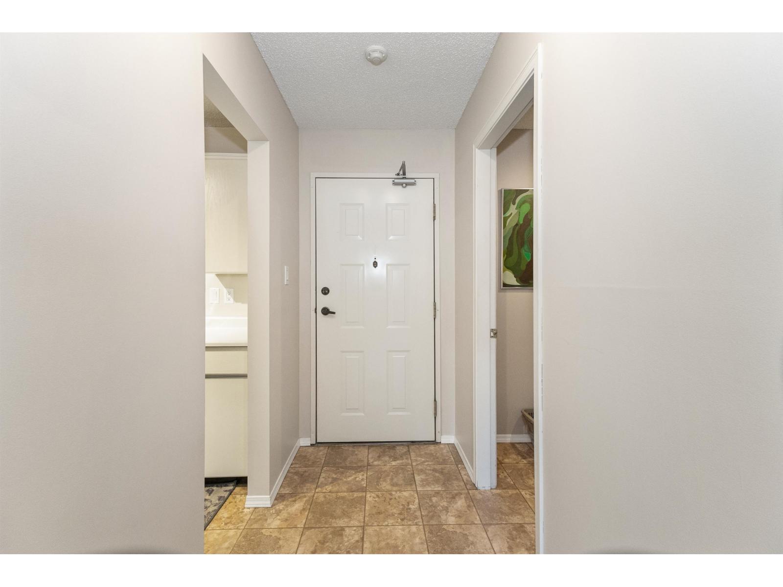 102 32910 Amicus Place, Abbotsford, British Columbia  V2S 6G9 - Photo 4 - R3161401