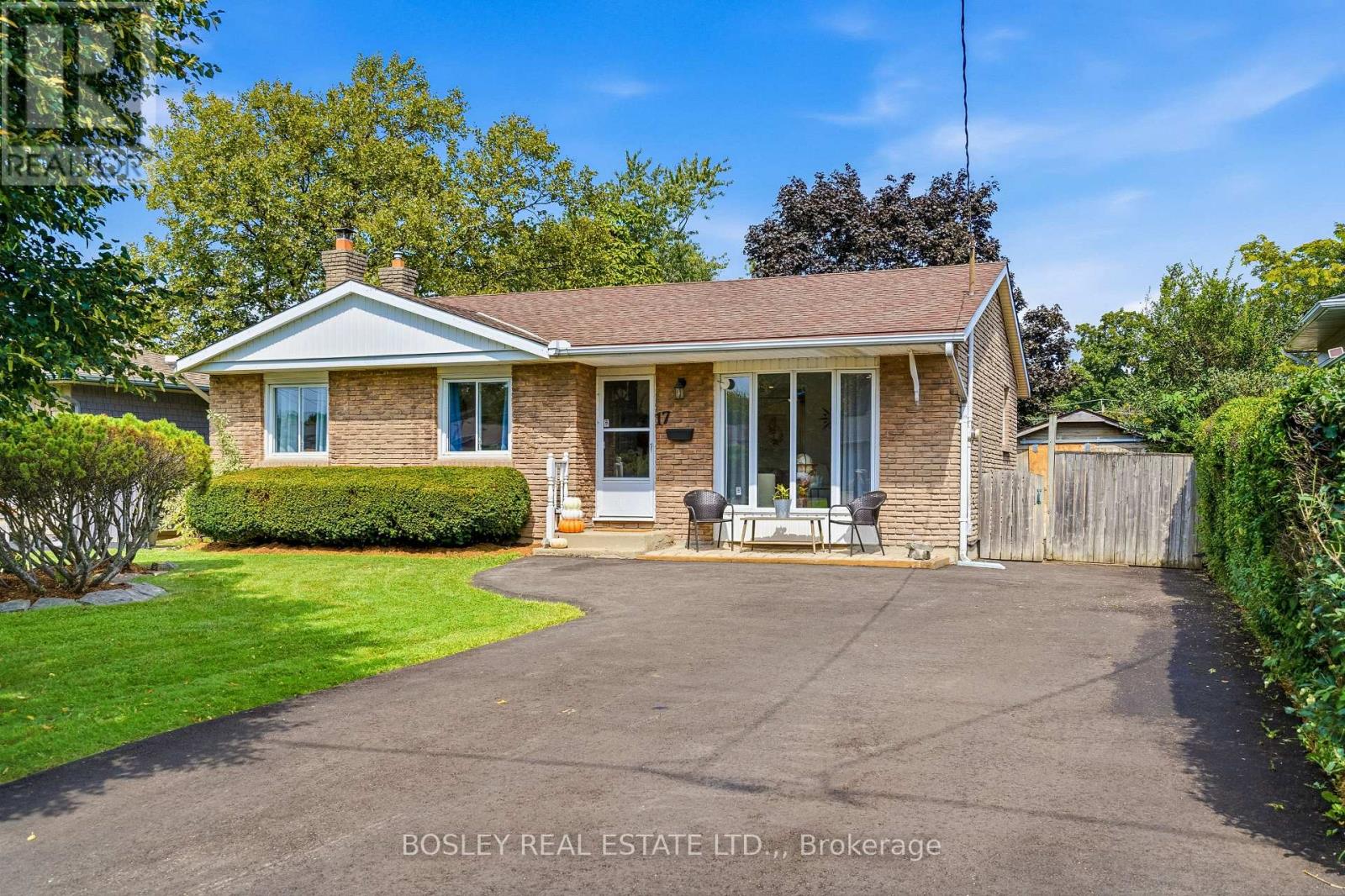 17 ACADIA CRESCENT, St. Catharines, Ontario
