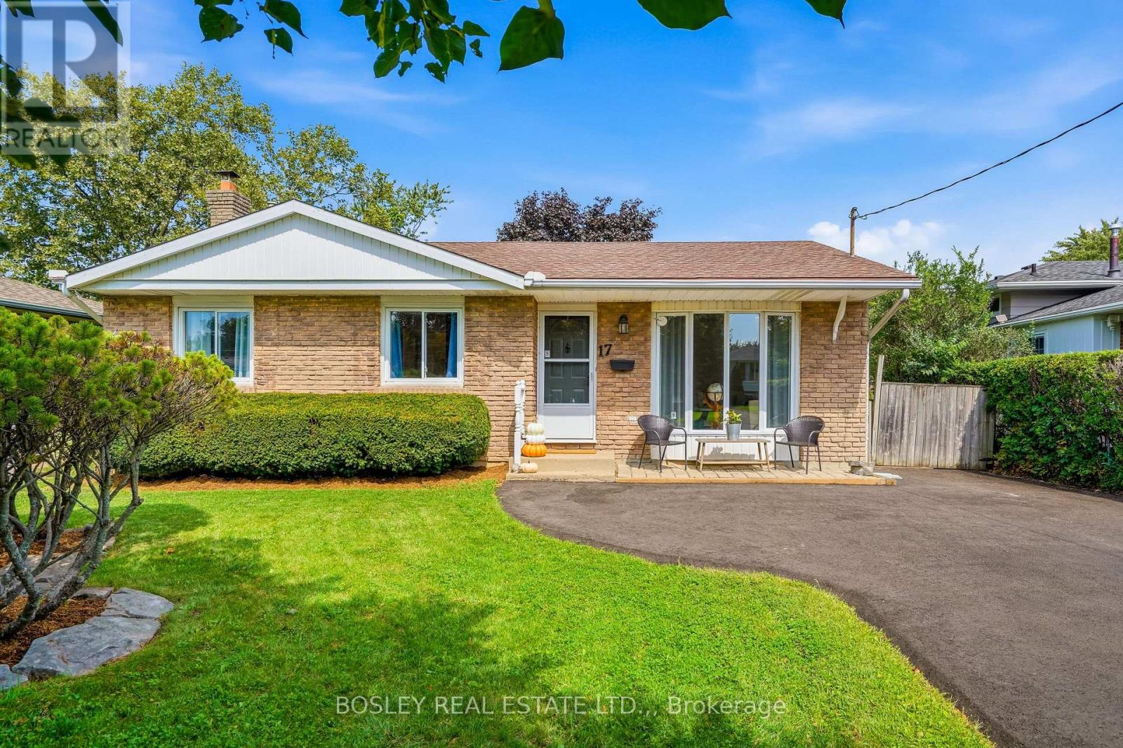 17 Acadia Crescent, St. Catharines, Ontario  L2P 1H7 - Photo 8 - X13745632