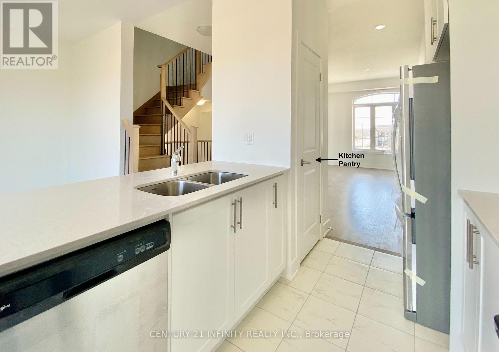 21 Elkington Crescent, Whitby, Ontario  L1P 0L7 - Photo 11 - E13745646