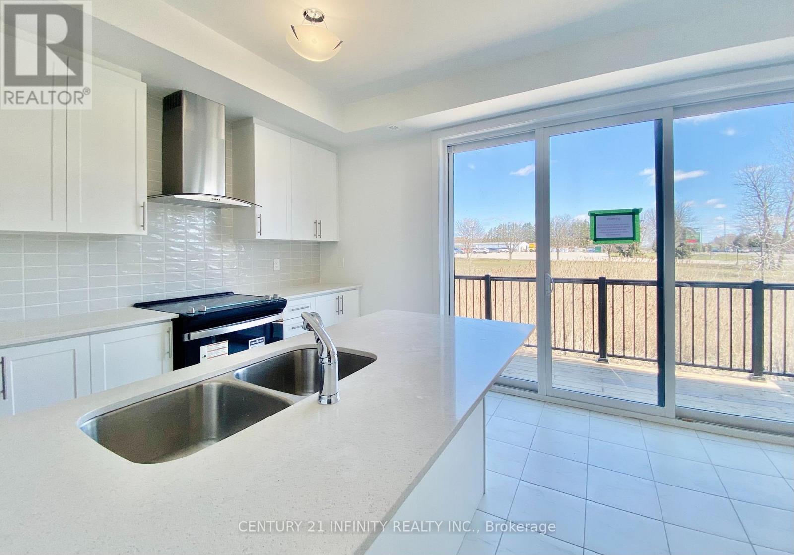 21 Elkington Crescent, Whitby, Ontario  L1P 0L7 - Photo 12 - E13745646