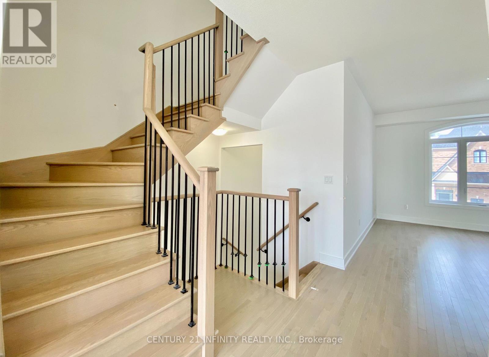 21 Elkington Crescent, Whitby, Ontario  L1P 0L7 - Photo 14 - E13745646