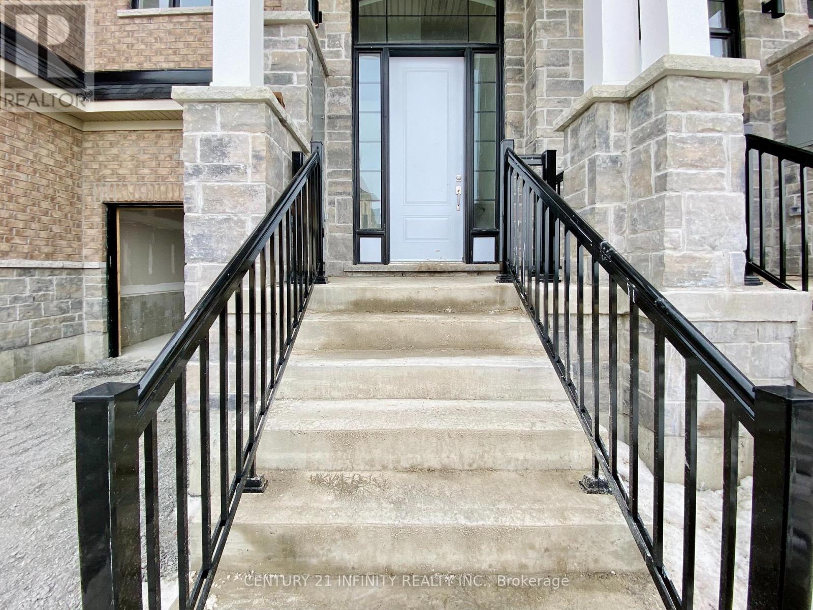 21 Elkington Crescent, Whitby, Ontario  L1P 0L7 - Photo 4 - E13745646