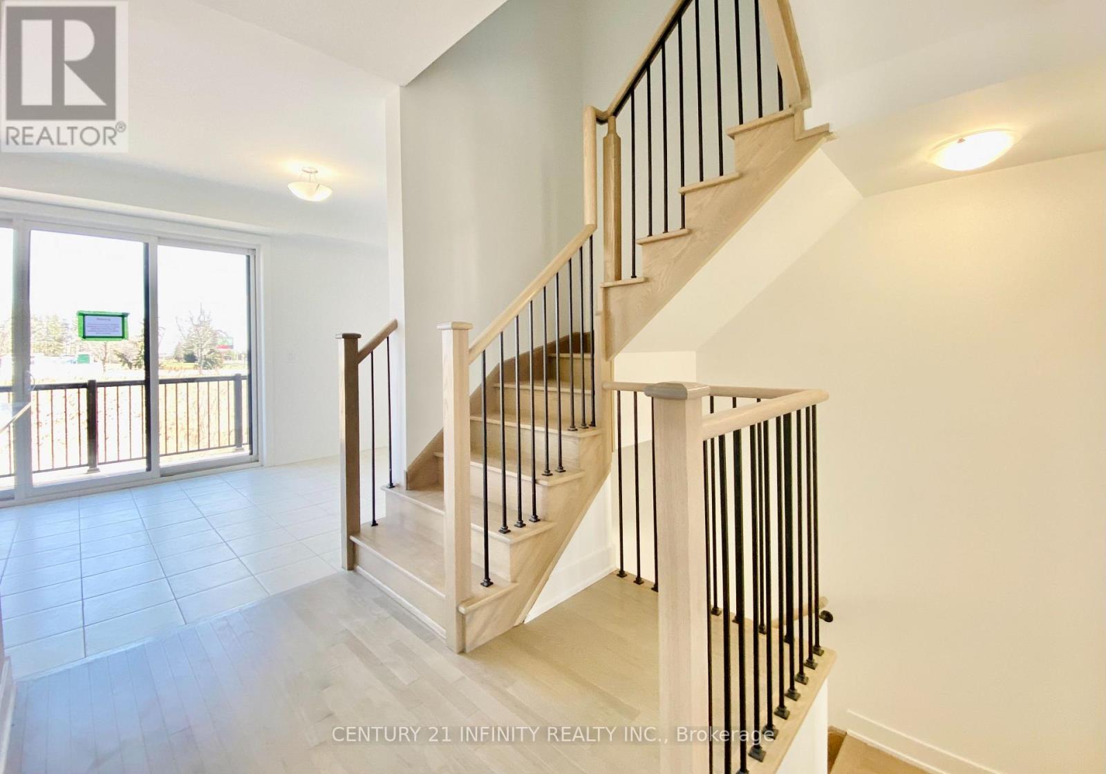 21 Elkington Crescent, Whitby, Ontario  L1P 0L7 - Photo 8 - E13745646